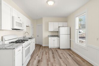 79 Shaw St, Unit 83 Shaw St in Lowell, MA - Foto de edificio - Building Photo