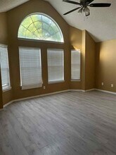 8801 Creekside Dr in Rowlett, TX - Foto de edificio - Building Photo