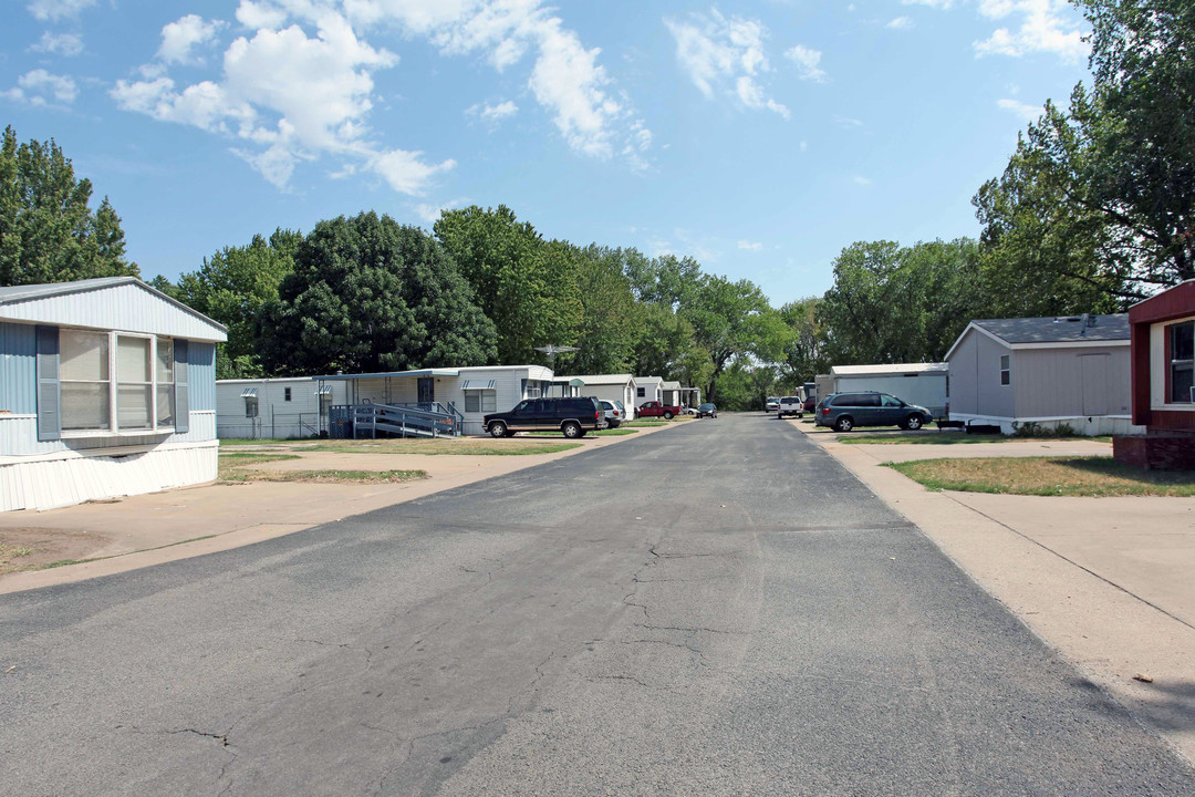 Lakeview Terrace in Oklahoma City, OK - Building Photo