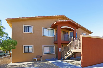 Valley Vista Apartments in Las Vegas, NV - Building Photo - Building Photo