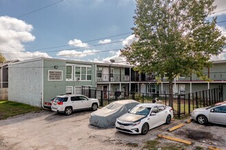 Perry Street Apartments in Houston, TX - Foto de edificio - Primary Photo