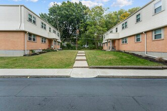 1411 W Maple Ave in Independence, MO - Building Photo - Building Photo