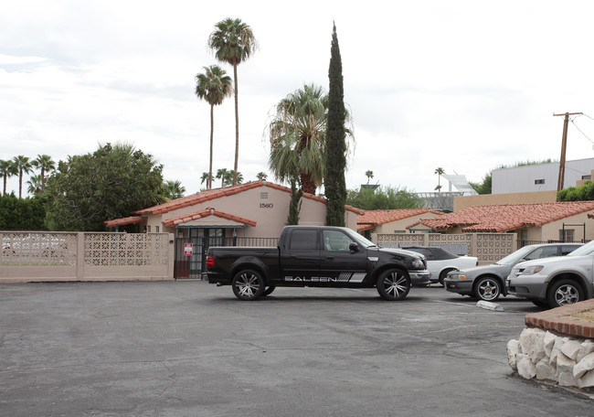 Desert Breeze Villas in Palm Springs, CA - Building Photo - Building Photo