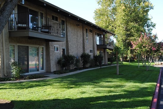 Villa Del Mar Apartments in Chico, CA - Building Photo