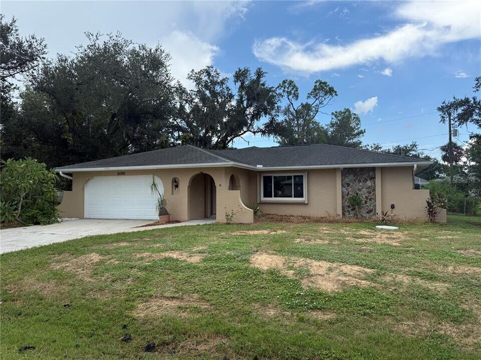 21300 Washburn Ave in Port Charlotte, FL - Building Photo