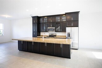 1759 NW 124th Way in Pembroke Pines, FL - Foto de edificio - Building Photo