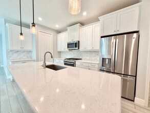 2425 Ariane Dr in Naples, FL - Building Photo - Building Photo