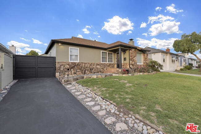 6667 W 88th St in Los Angeles, CA - Building Photo - Building Photo