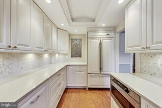 3900 Cathedral Ave NW in Washington, DC - Foto de edificio - Building Photo