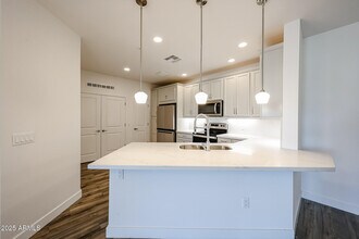 2511 W Queen Creek Rd in Chandler, AZ - Building Photo - Building Photo