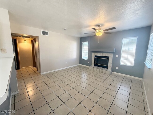 4648 Krissylouise Way, Unit B in Las Vegas, NV - Building Photo - Building Photo