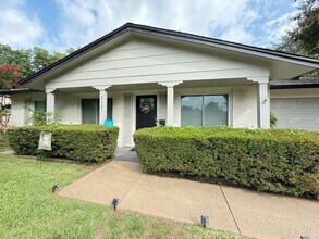 2621 Trinity St in Irving, TX - Building Photo - Building Photo