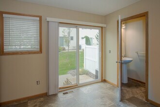 4948 Emmit Dr N in Hugo, MN - Building Photo - Building Photo