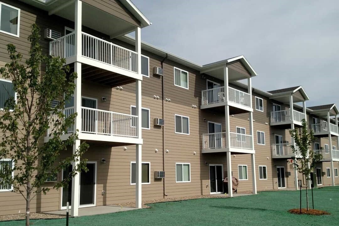 Dakota View Apartments in Gwinner, ND - Building Photo