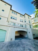 2600 Segovia St in Coral Gables, FL - Building Photo - Building Photo