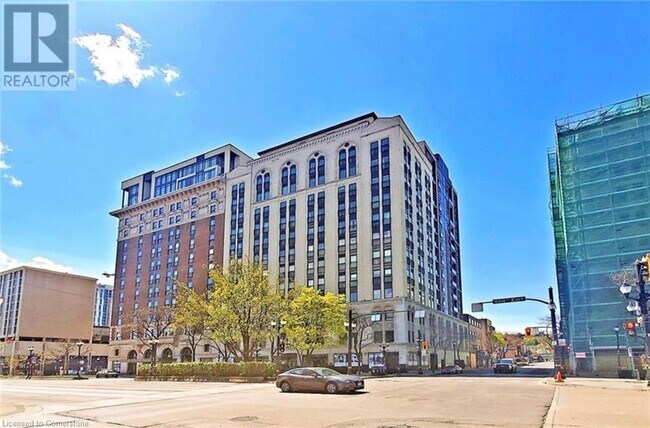 112 King St E