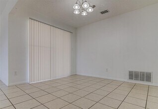 904 Country Aire Dr in Round Rock, TX - Foto de edificio - Building Photo