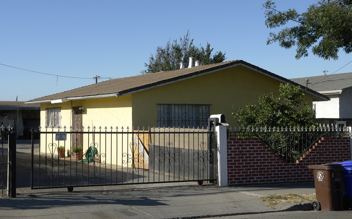 824 Alamo Ave in Richmond, CA - Foto de edificio