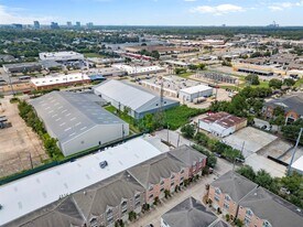 8715 Meadowcroft Dr in Houston, TX - Building Photo