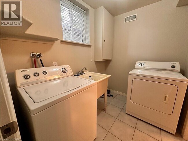 9 Macville Ave in Kitchener, ON - Building Photo - Building Photo