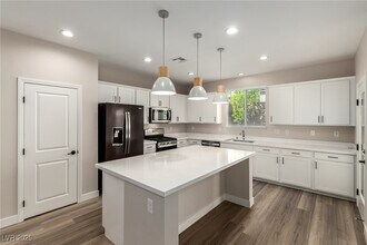 8055 Tank Loop St in Las Vegas, NV - Building Photo - Building Photo