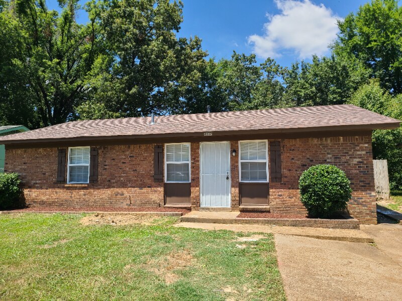 4537 Sumners Wells Rd in Memphis, TN - Building Photo