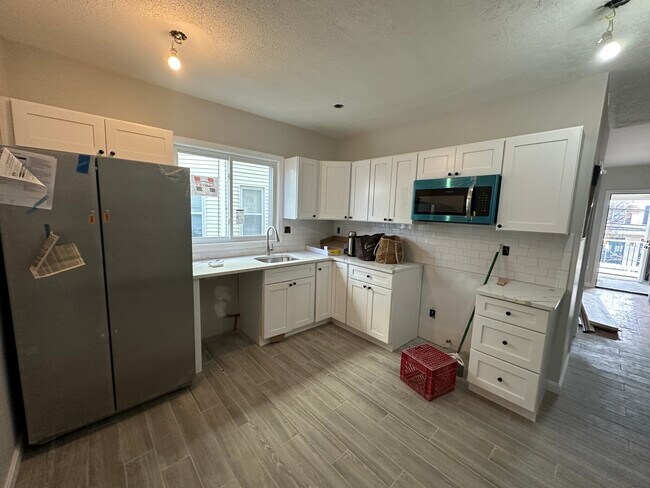 40 Temple St, Unit 1 in Somerville, MA - Building Photo - Building Photo