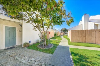 6401 Deihl Rd in Houston, TX - Foto de edificio - Building Photo