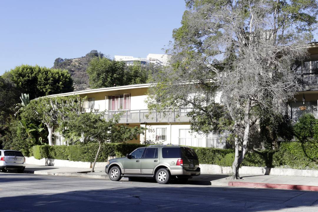 855 Moraga Dr in Los Angeles, CA - Building Photo