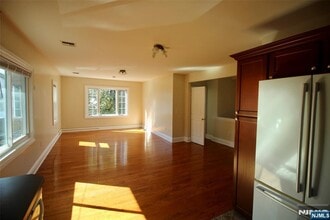 513 Fairview Terrace in Ridgefield, NJ - Building Photo - Building Photo
