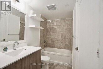 56-1056 Annie Craig Dr in Toronto, ON - Building Photo - Building Photo