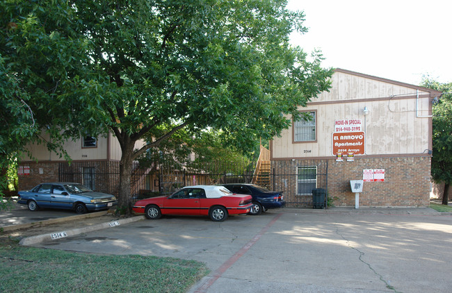 El Arroyo Apartments in Dallas, TX - Building Photo - Building Photo