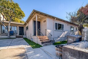 9714 MacArthur Blvd in Oakland, CA - Building Photo