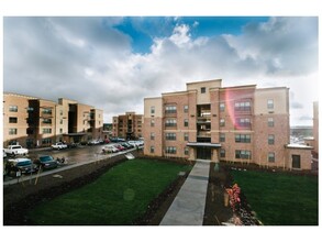 Yugo Flagstaff Grove in Flagstaff, AZ - Foto de edificio - Building Photo