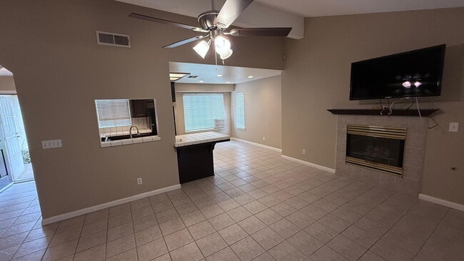 5566 W Fir Ave in Fresno, CA - Building Photo - Building Photo