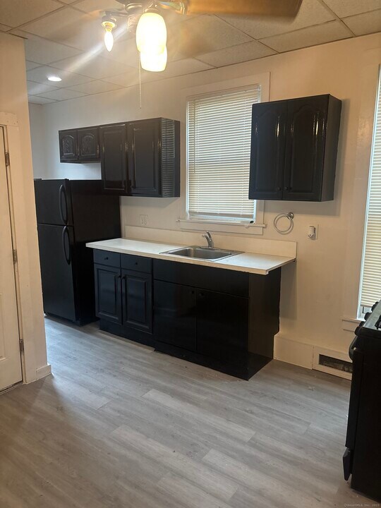 465 Howard Ave in New Haven, CT - Building Photo