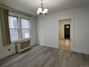 5-14 College Pl in Queens, NY - Building Photo - Building Photo