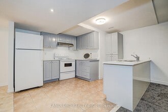 8 Wood Dale Rd in Vaughan, ON - Building Photo - Building Photo