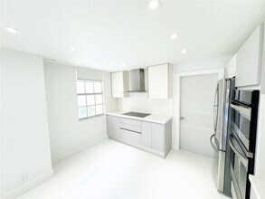 1549 Barcelona Way in Weston, FL - Building Photo - Building Photo