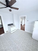 14011 Glendale Ave, Unit UP / DOWN in Cleveland, OH - Foto de edificio - Building Photo