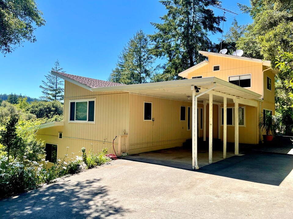 15195 Bittner Rd in Occidental, CA - Building Photo