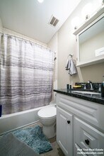 491 Commonwealth Ave, Unit 6 in Boston, MA - Foto de edificio - Building Photo