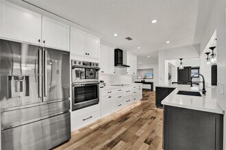 915 NW 7th St in Dania Beach, FL - Building Photo - Building Photo