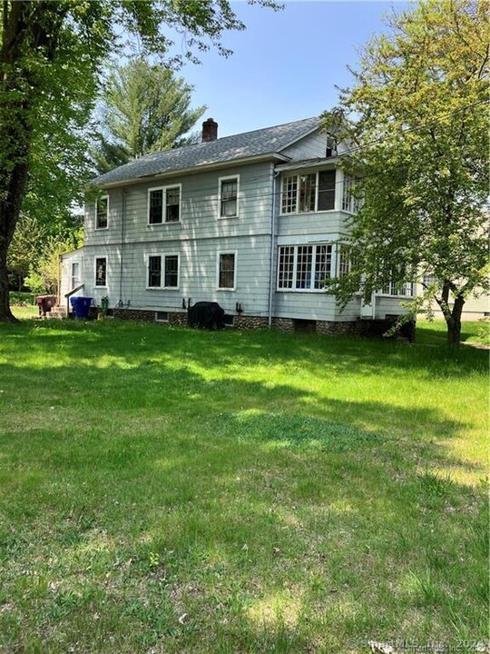 102 New Britain Ave in Farmington, CT - Foto de edificio