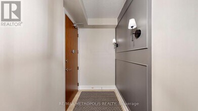 4700 Hwy 7 in Vaughan, ON - Building Photo - Building Photo