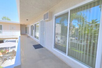 4808 Riverton Ave in North Hollywood, CA - Foto de edificio - Building Photo