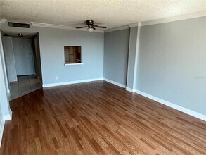 2760 Coconut Bay Ln, Unit 235 in Sarasota, FL - Foto de edificio - Building Photo