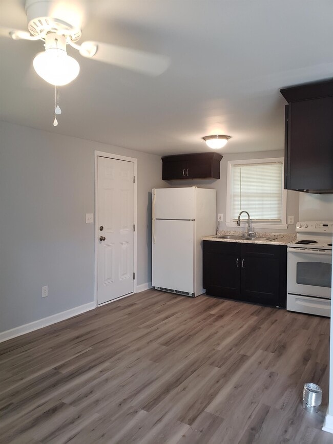 823 McNeil St in Spring Lake, NC - Building Photo - Building Photo