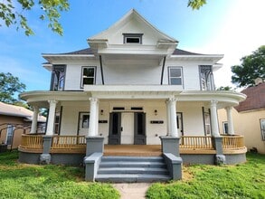 121 W Pleasant St in Aurora, MO - Building Photo - Building Photo