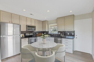 166 Knollwood Dr in Thousand Oaks, CA - Building Photo - Building Photo